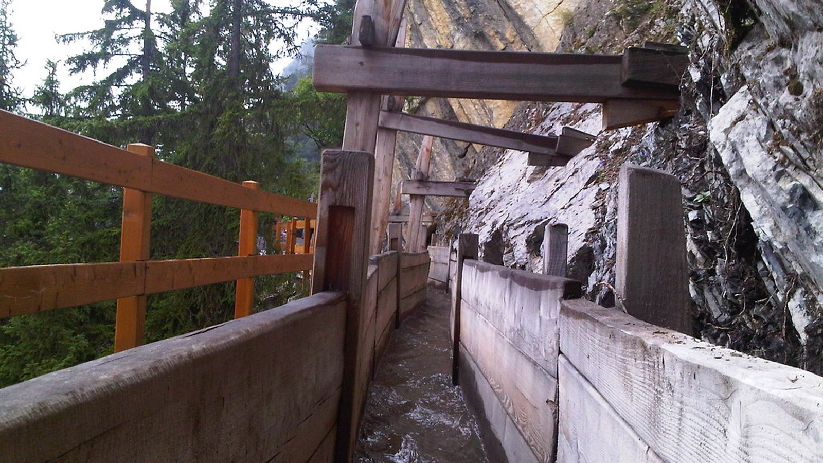 Bisse du Torrent-Neuf : randonnée et passerelles