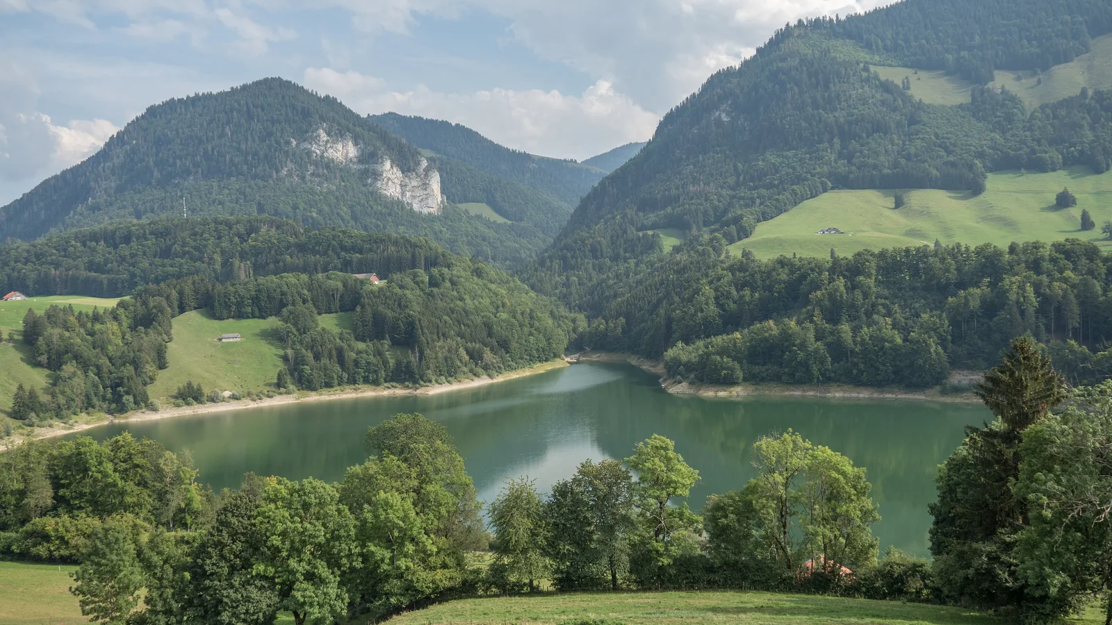 Lac de Montsalvens : tour du lac et déviation