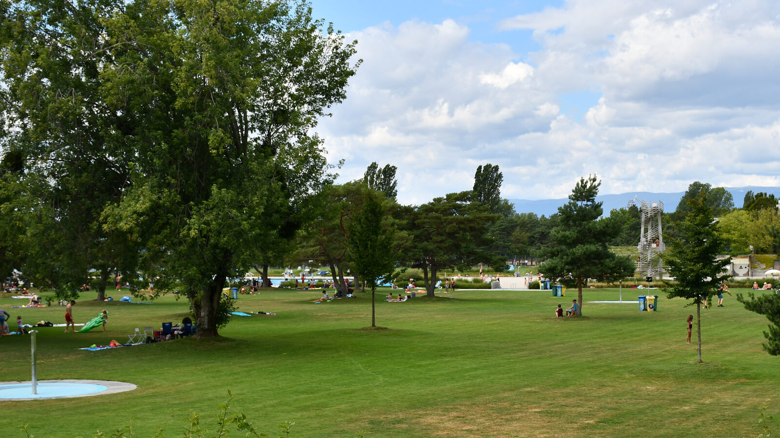 Piscine de Bellerive à Lausanne : bassins et accès